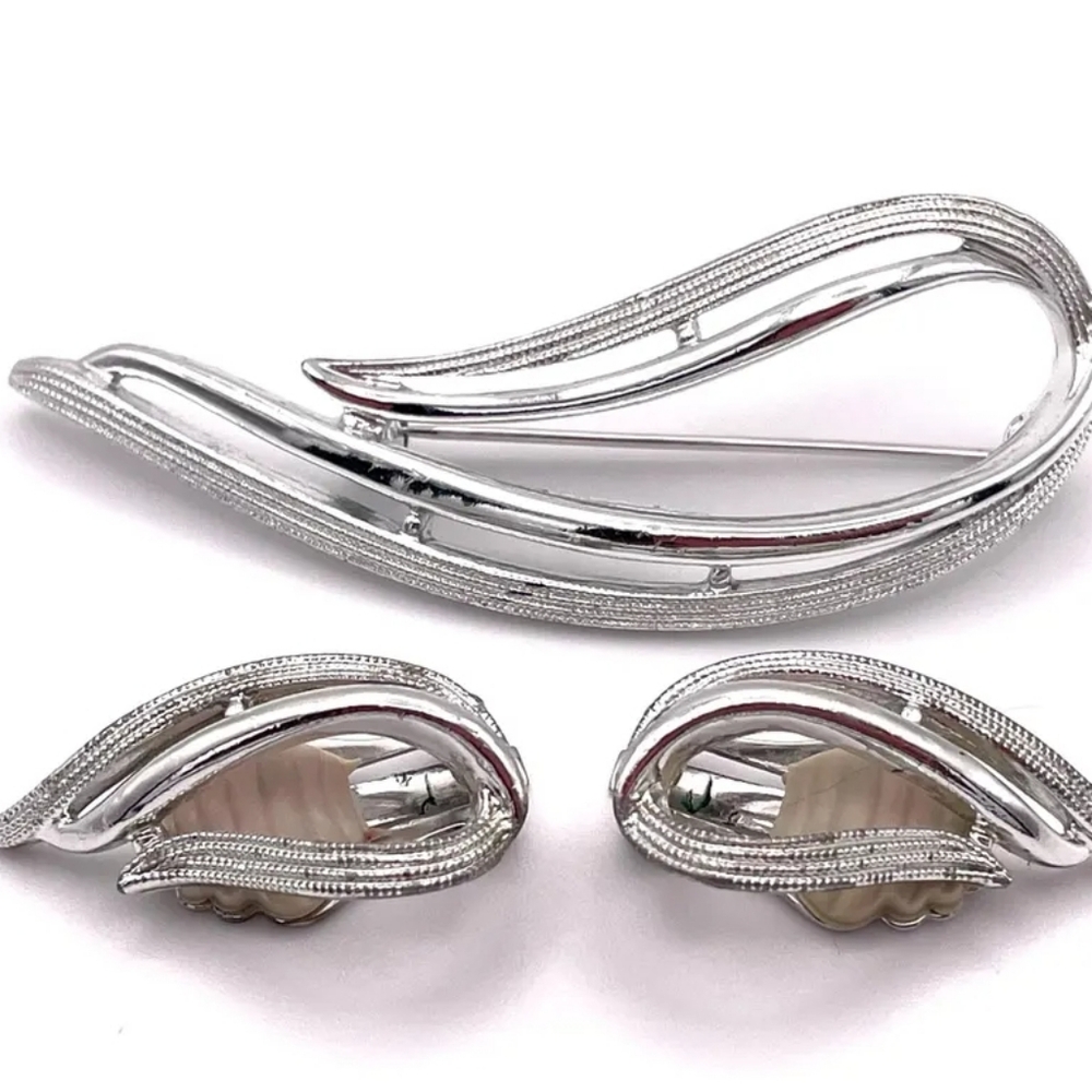 Vintage 1960sSigned Sarah Coventry  Silver Tone Brooch and Clip Earrings
